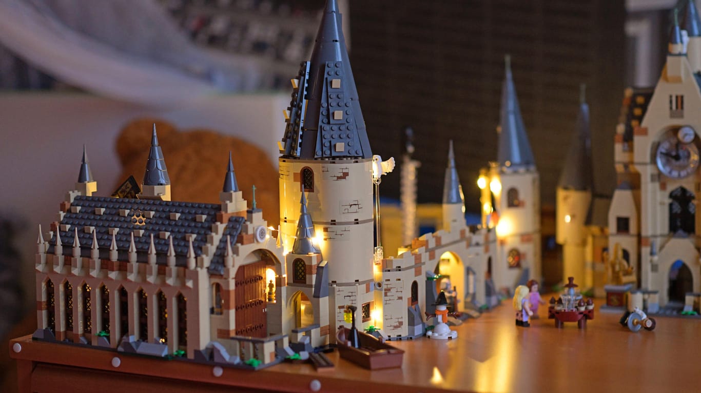 Das Schloss von Harry Potter kann mit einem Lego-Set nachgebaut werden.