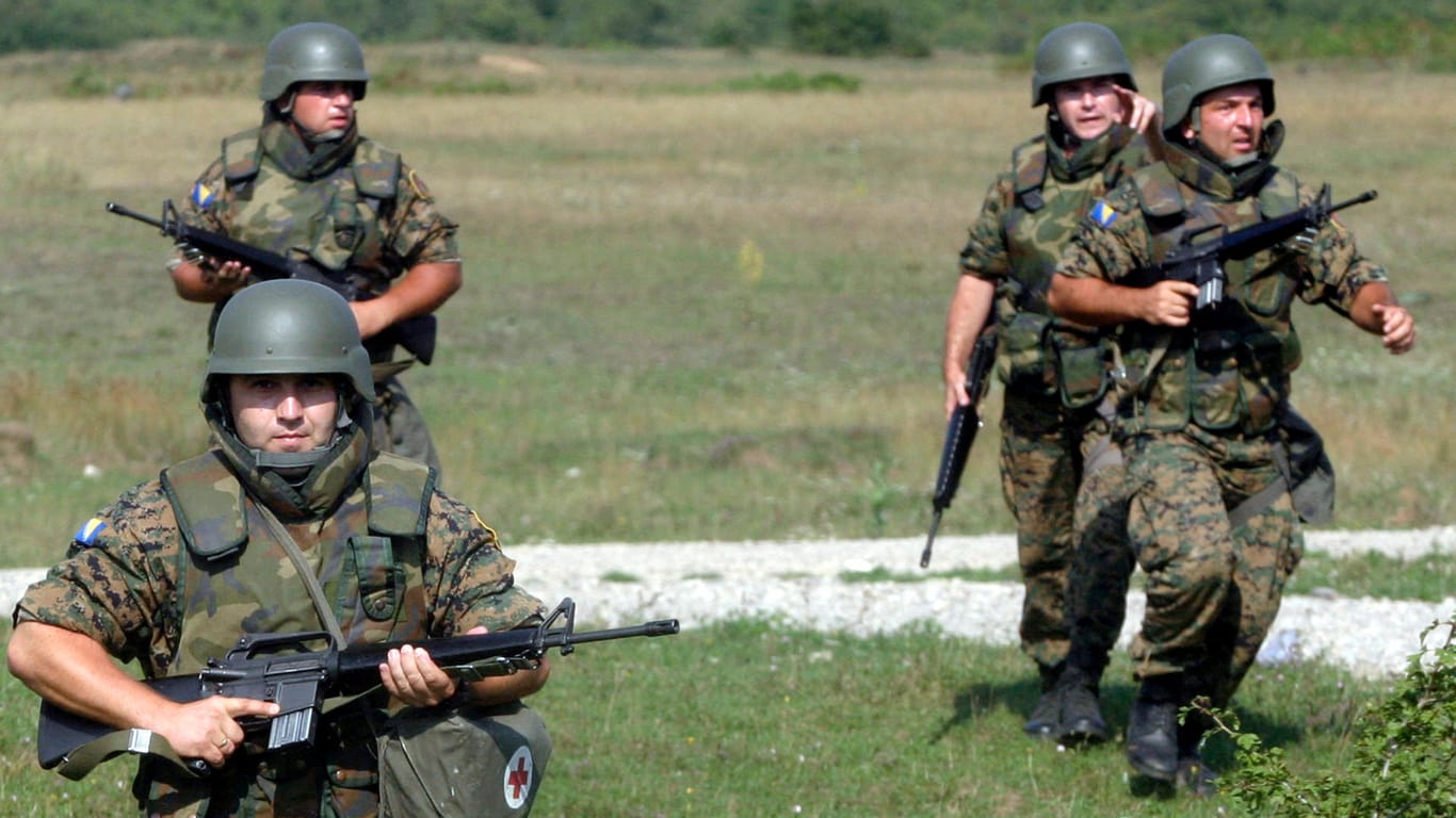 Bosnische Soldaten: Bislang hatten die Teilrepubliken eine gemeinsame Armee (Symbolbild).