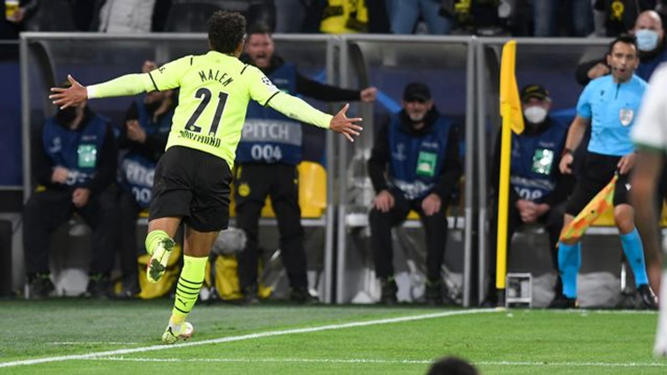 Dortmunds Donyell Malen feiert sein Tor zum 1:0
