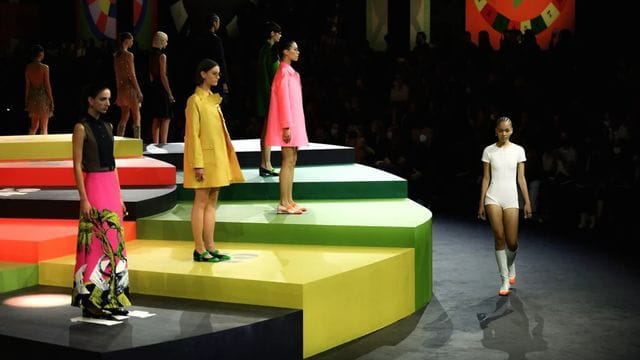 Models präsentieren während der Fashion Week die Kreationen der Frühjahr/Sommer Kollektion von Dior. Models präsentieren während der Fashion Week die Kreationen der Frühjahr/Sommer Kollektion von Dior.
