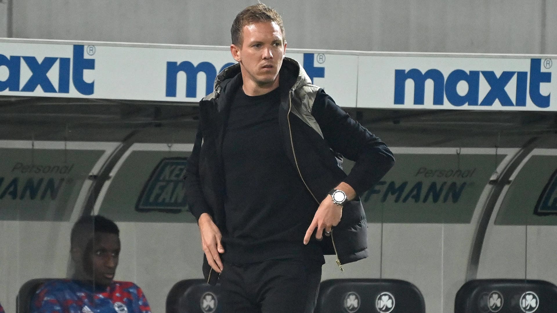 Bayern-Trainer Julian Nagelsmann ist bekannt für seine kreative Kleiderwahl an der Seitenlinie.