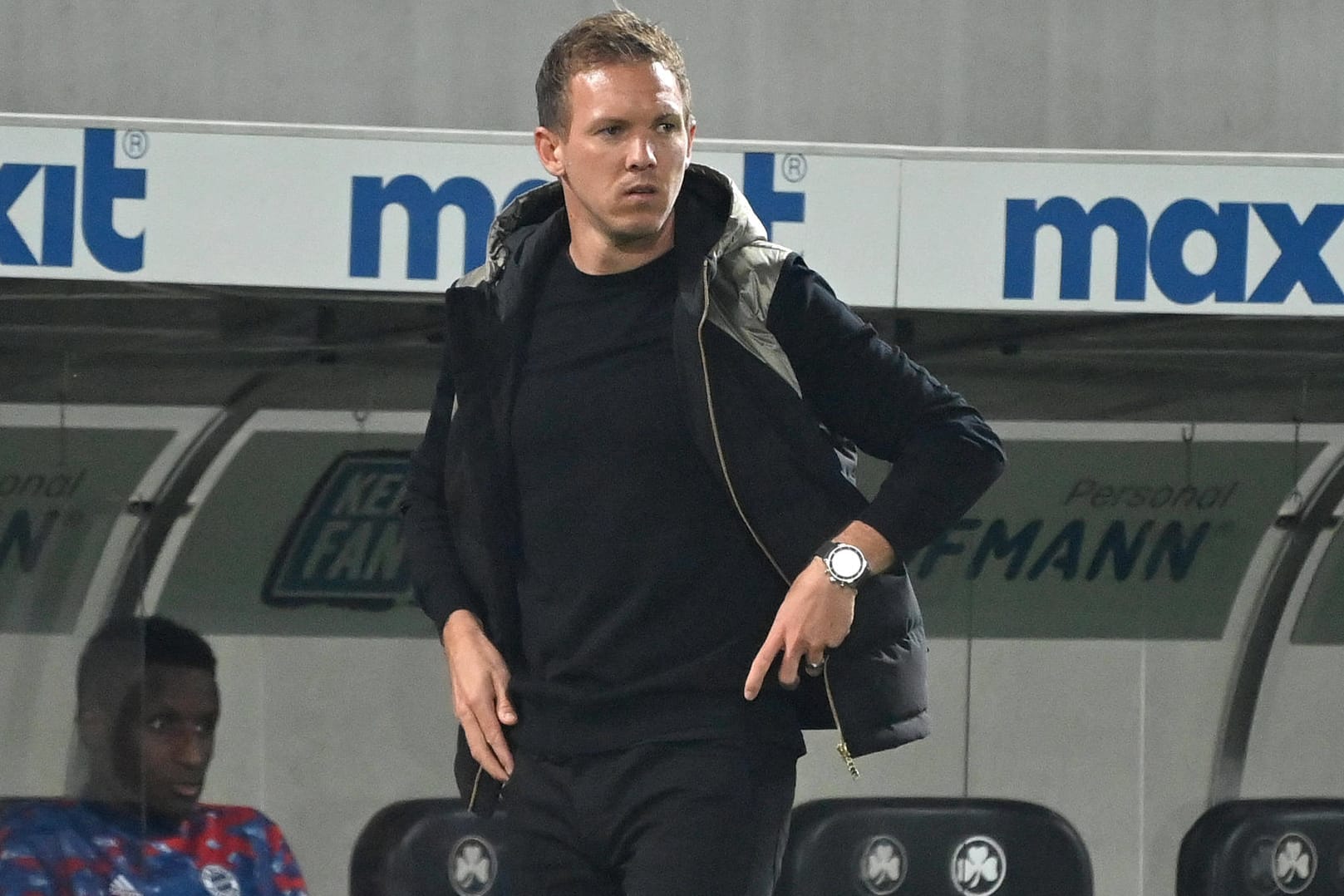 Bayern-Trainer Julian Nagelsmann ist bekannt für seine kreative Kleiderwahl an der Seitenlinie.