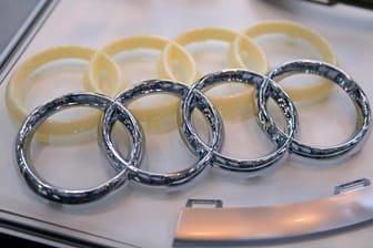 Audi-Ringe in einer Spritzgussform (Symbolbild): Die Firma Bolta-Werke beliefert unter anderem den Ingolstädter Autokonzern.