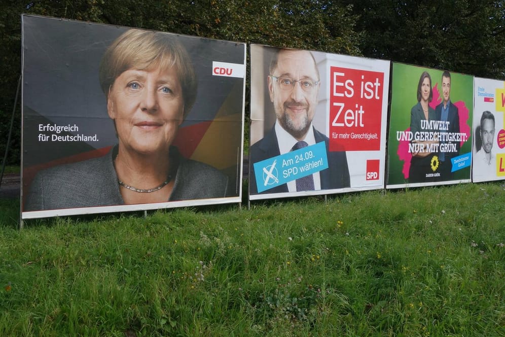 Wahlplakate der Parteien zur Bundestagswahl 2017: Die Koalitionssuche bei der vorherigen Wahl 2017 gestaltete sich schwierig.