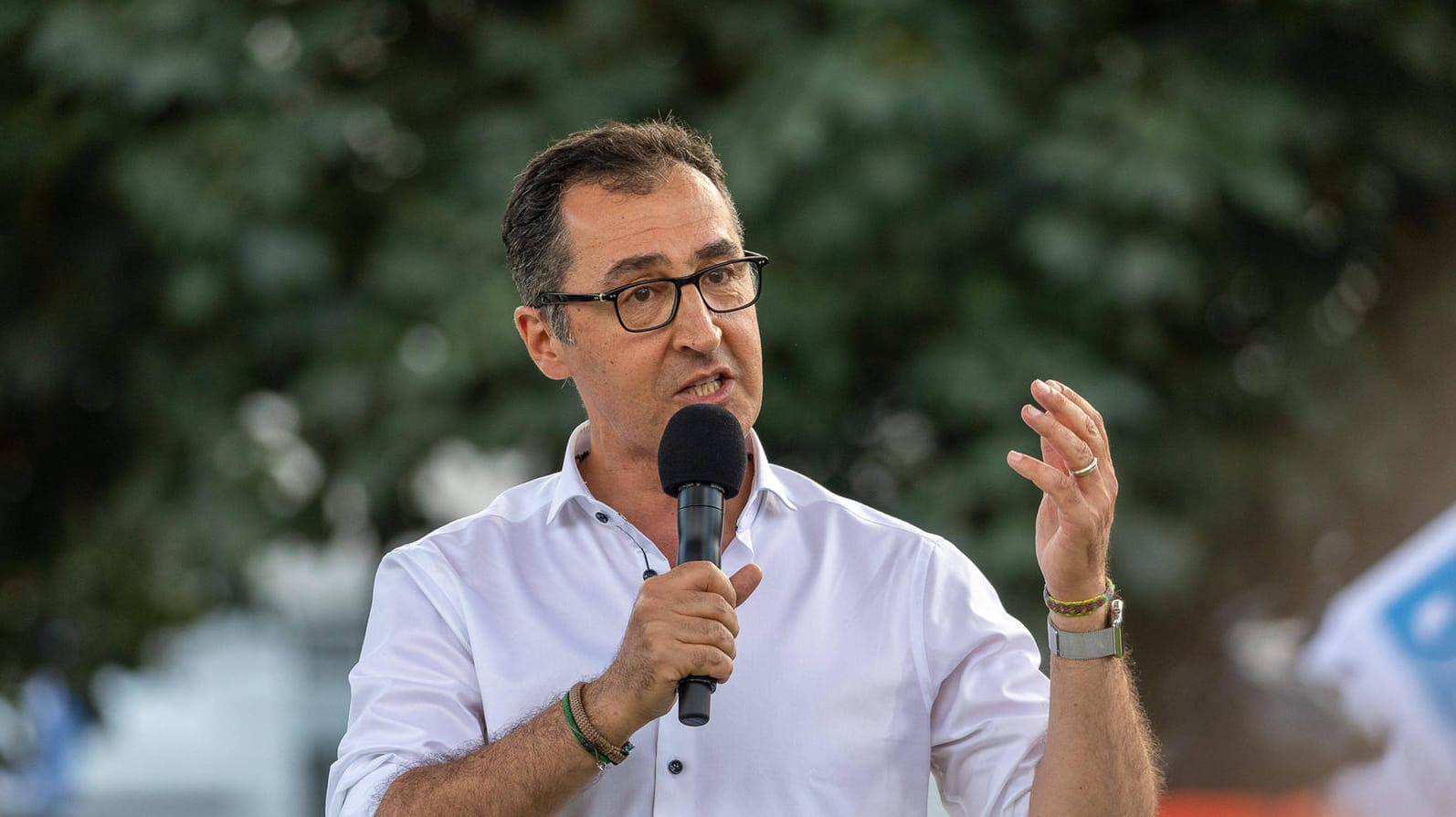 Der Grünen-Politiker Cem Özdemir bei einer Wahlkampfveranstaltung (Archivbild): Er zeigte sich nach der Eroberung des Direktmandats dankbar.