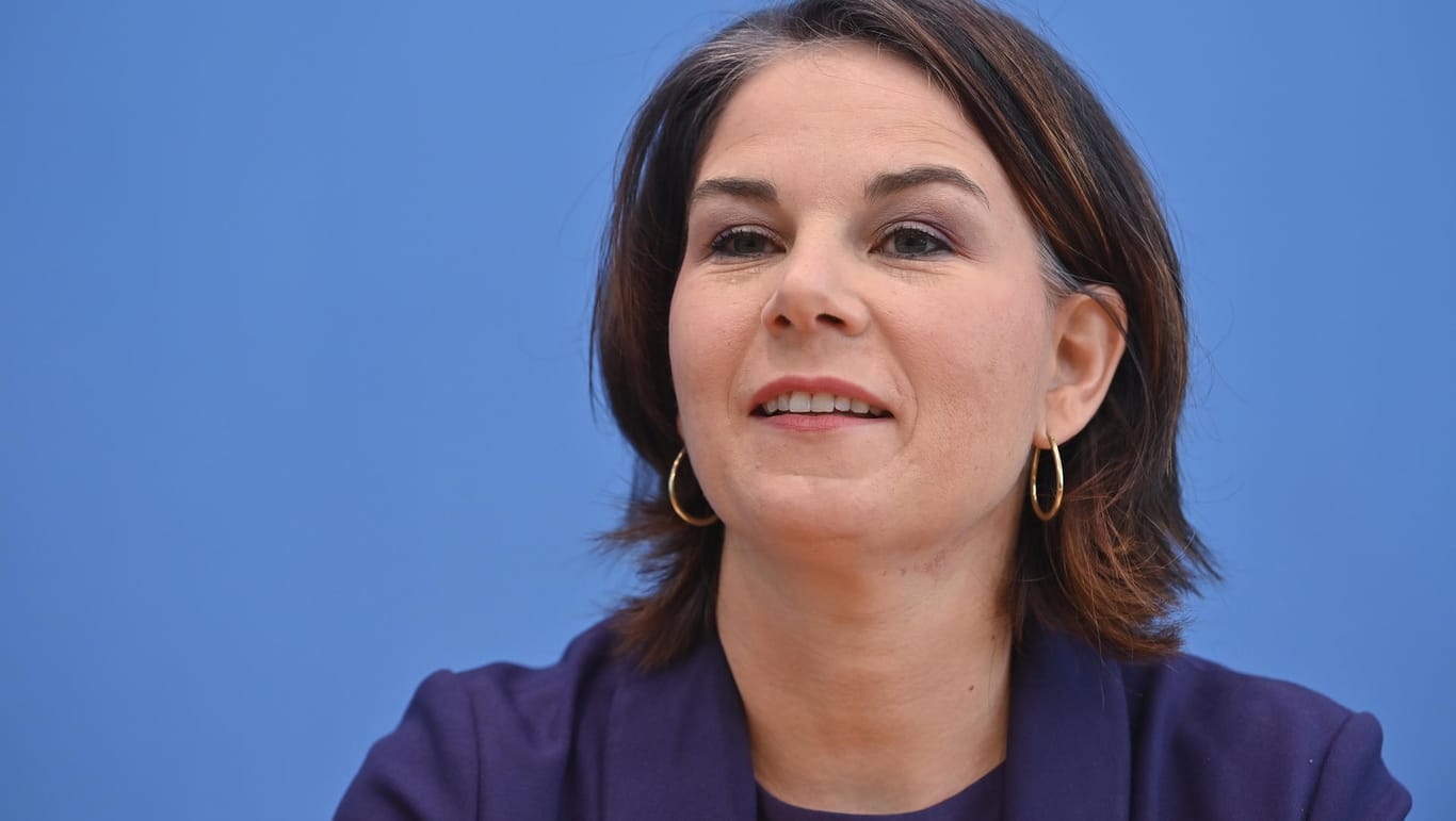 Grünenchefin Annalena Baerbock: "Wir sprechen jetzt erstmal mit FDP und SPD".