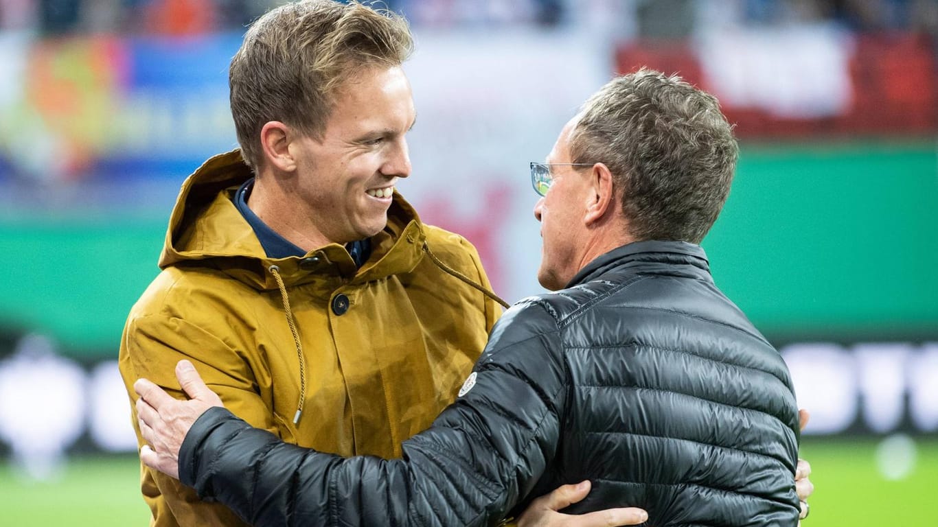 Julian Nagelsmann (l.) und Ralf Rangnick: Der frühere Leipzig-Manager Rangnick hätte seinen Trainer nicht gehen lassen.