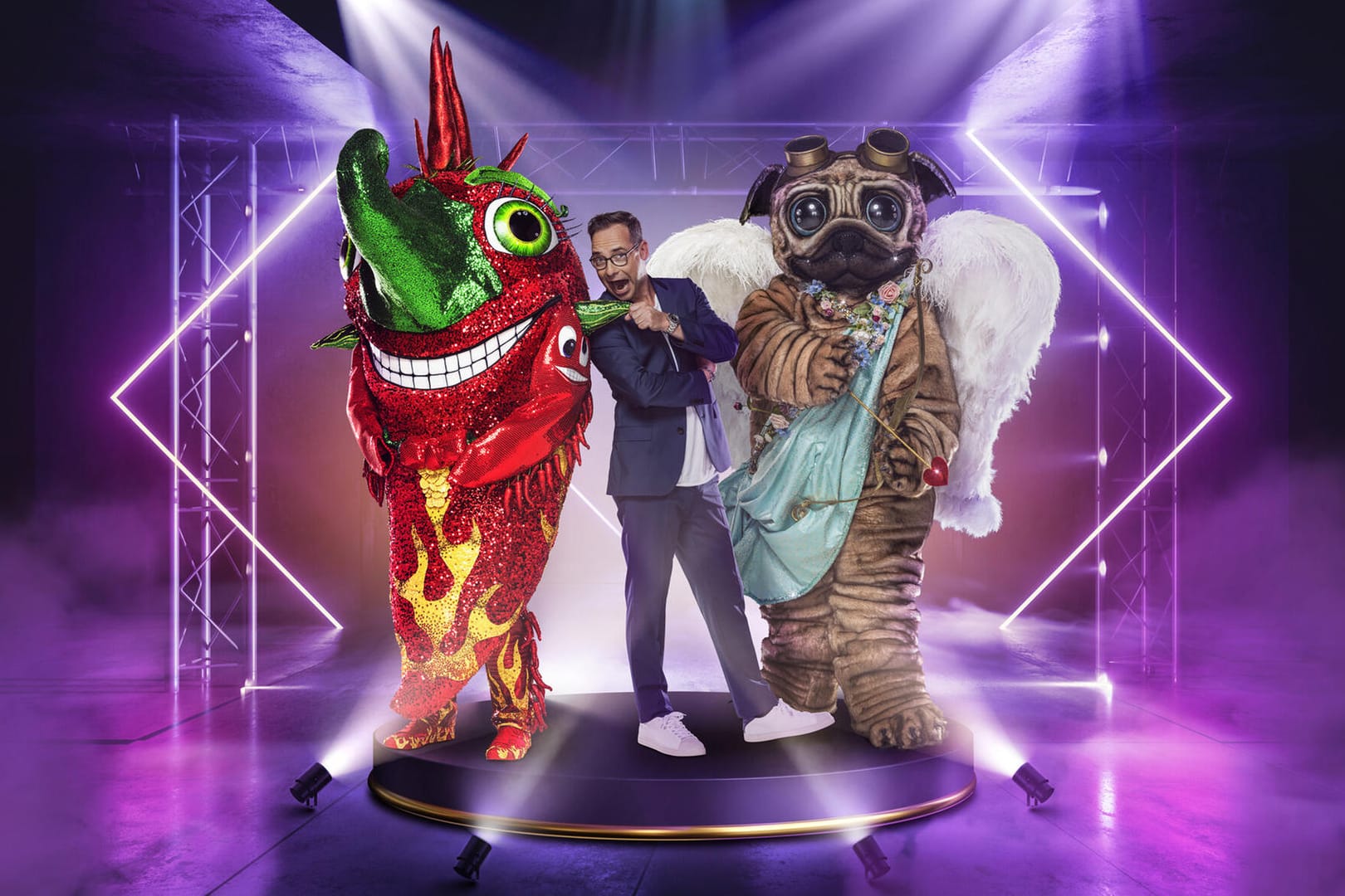 "The Masked Singer" geht wieder los: die Chili und der Mops mit Moderator Matthias Opdenhövel.