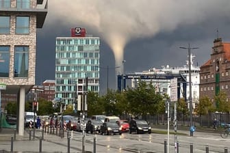 Kiel: Ein Tornado zieht durch die Stadt.