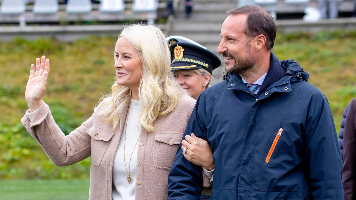 Dabei zeigen sich die norwegischen Royals total verliebt.