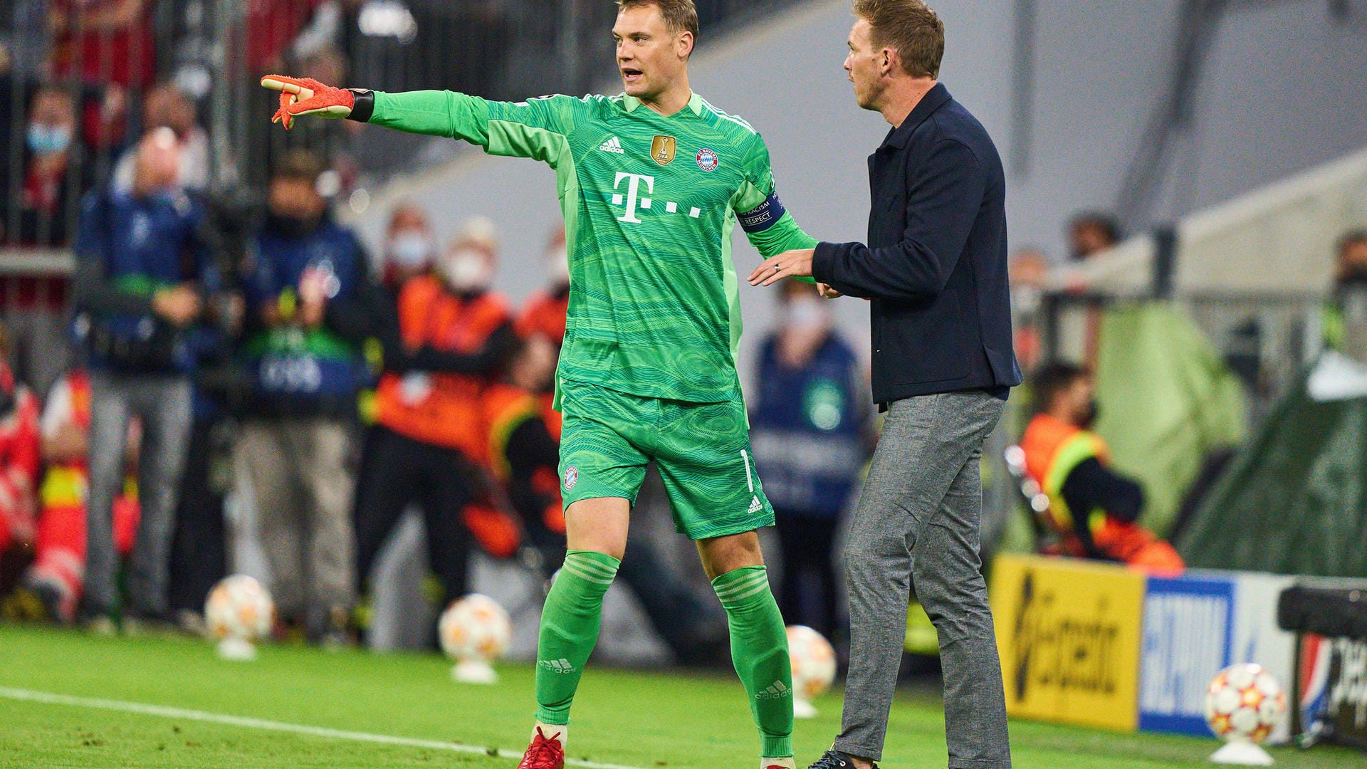 Manuel Neuer: Der Bayern-Torwart wurde selten geprüft. Wenn, dann war er aber zur Stelle. Beispielsweise bei der Großchance Kiews in der 41. Minute, als der Nationalkeeper den Ball gerade so über die Querlatte lenkte. Note 2