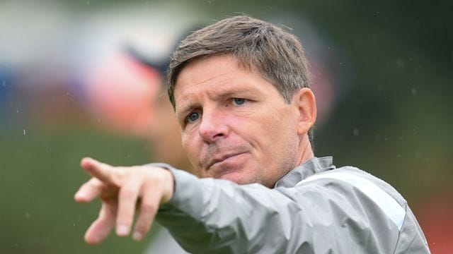Steht mit Frankfurt in Antwerpen unter Druck: Eintracht-Coach Oliver Glasner. Steht mit Frankfurt in Antwerpen unter Druck: Eintracht-Coach Oliver Glasner.