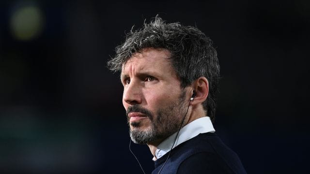 Trainer Mark van Bommel vom VfL Wolfsburg