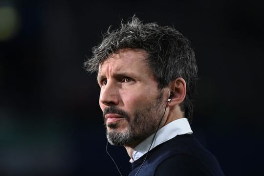 Trainer Mark van Bommel vom VfL Wolfsburg