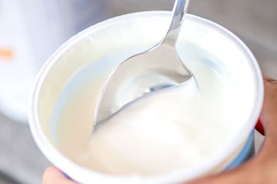 Joghurt: An Beinoten von Kokos über Cashew und Hafer bis Soja muss man sich häufig erst gewöhnen.