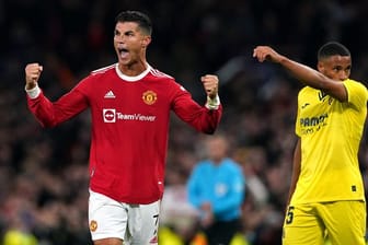 Cristiano Ronaldo (l) führte Manchester United zum Sieg gegen den FC Villarreal.
