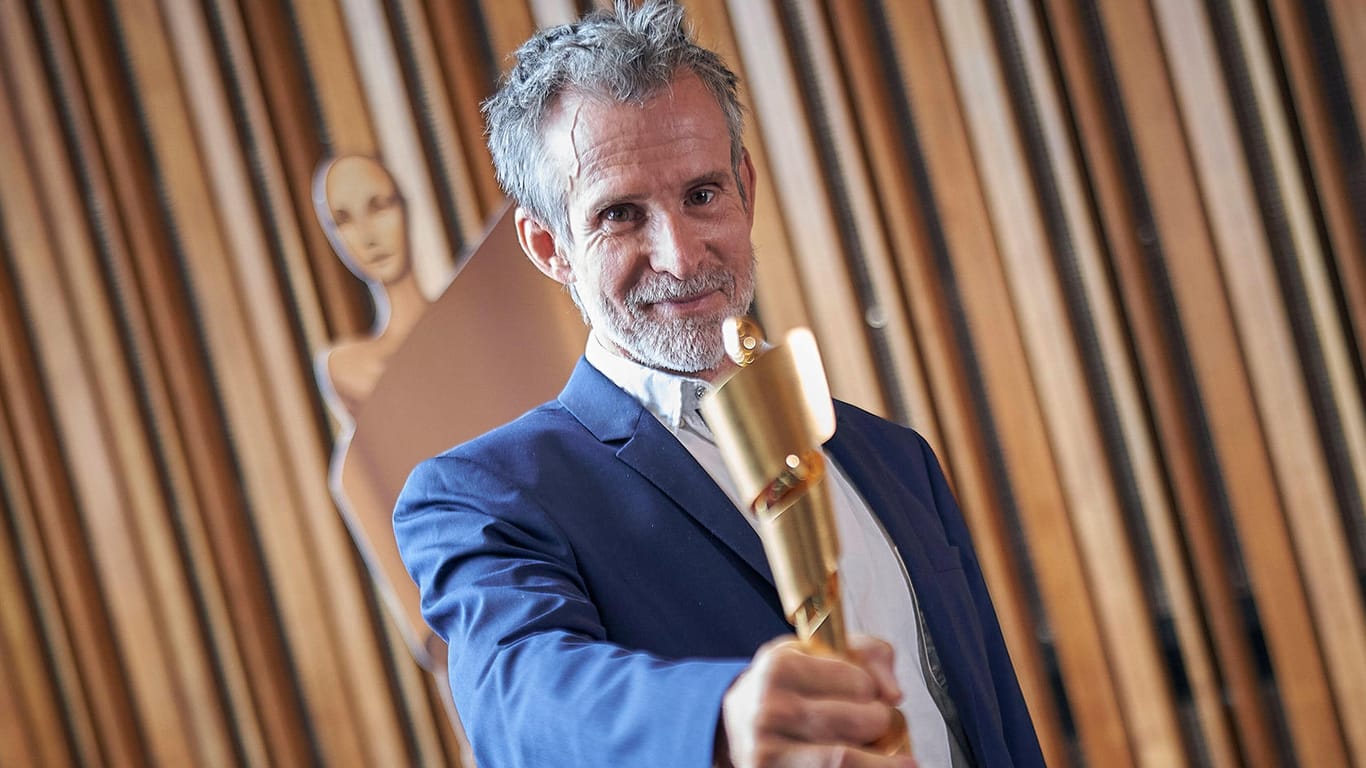 Deutscher Filmpreis 2021: Ulrich Matthes vergibt am 1. Oktober den renommiertesten Preis der hiesigen Film- und Kinobranche.