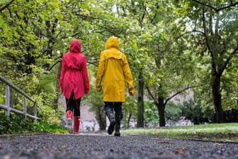 Herbstwetter: Regenjacke und Gummistiefel gehören dann zu Kleidungsstücken der Wahl.