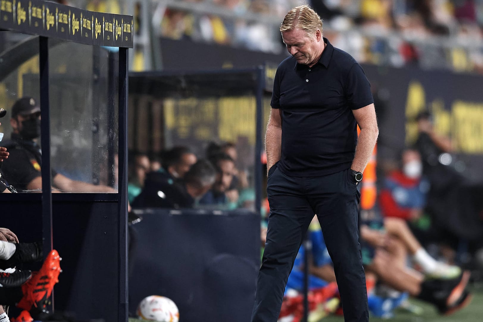 Ronald Koeman: Der Trainer des FC Barcelona verließ gesenkten Hauptes das Estadio da Luz in Lissabon.