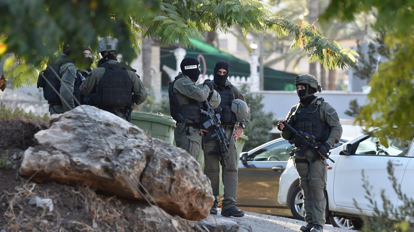 Israelische Spezialpolizei (Symbolbild): Eine Palästinenserin griff in Jerusalem Polizisten an und wurde erschossen.