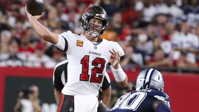 Tom Brady (l) kehrt zu den New England Patriots zurück - aber als Gegner. Tom Brady (l) kehrt zu den New England Patriots zurück - aber als Gegner.