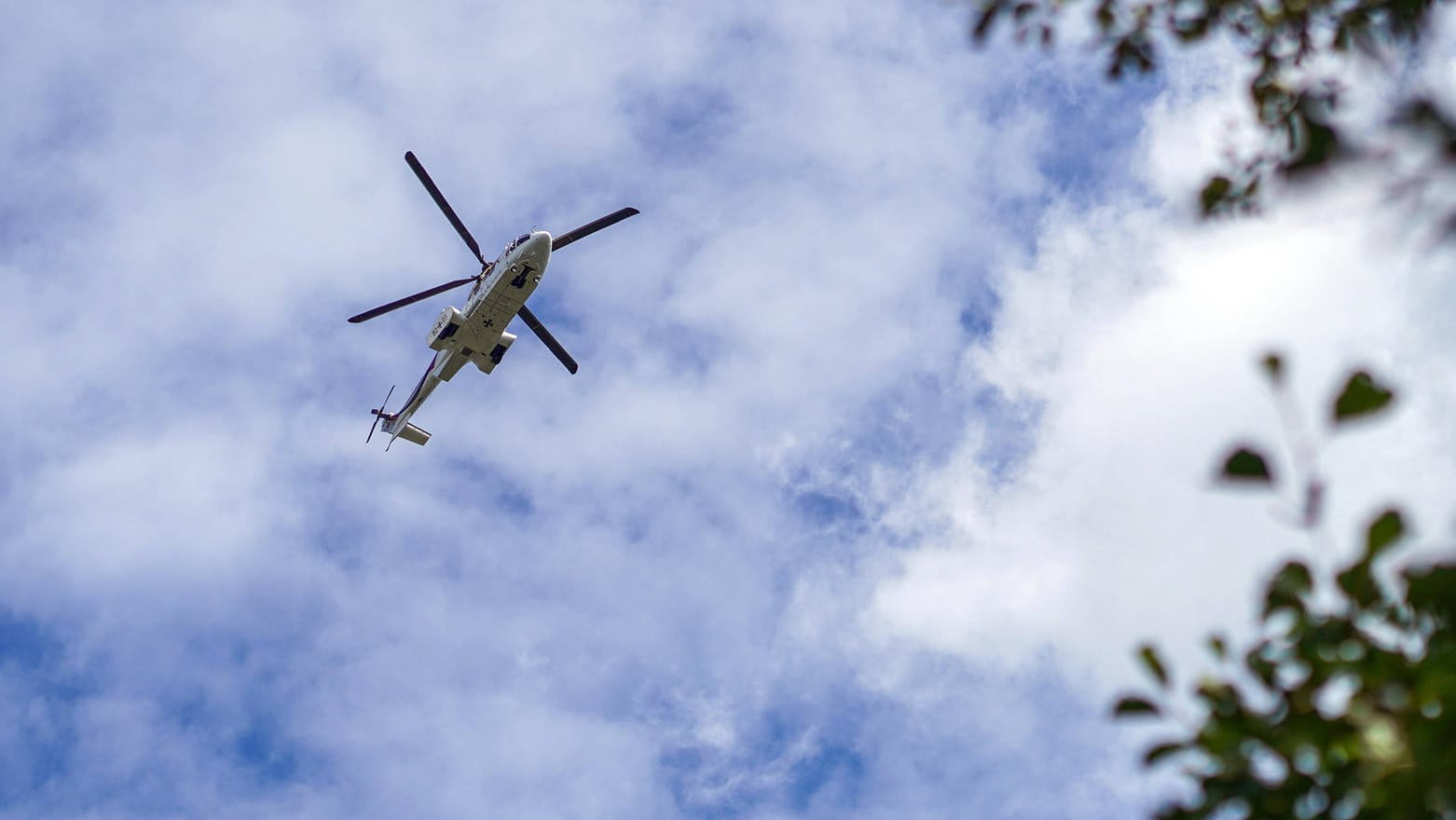 Hubschrauber über Berlin (Archivbild): Donnerstag sind ungewöhnlich viele Hubschrauber über der Hauptstadt unterwegs.