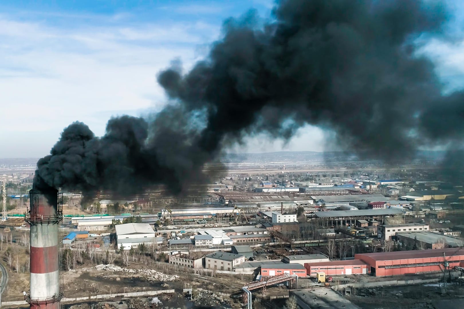 Kohlewerk in China (Symbolbild): Das Land ist von der dreckigen Energiequelle abhängig, doch die Kohle steigt im Preis.