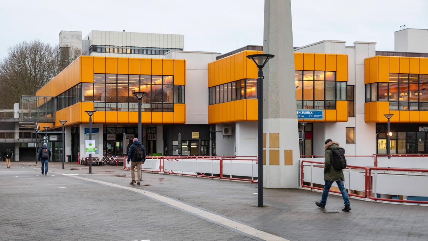 Campus der TU Dortmund (Archivbild): So menschenleer wie im letzten Jahr soll es in diesem Wintersemester an der Uni nicht mehr werden.