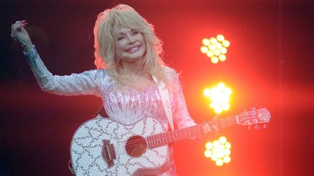 US-Sängerin Dolly Parton tritt in der Lanxess Arena in Köln auf.