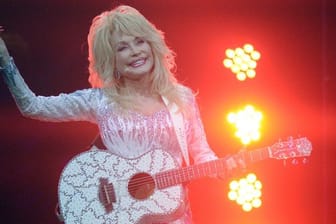 US-Sängerin Dolly Parton tritt in der Lanxess Arena in Köln auf.