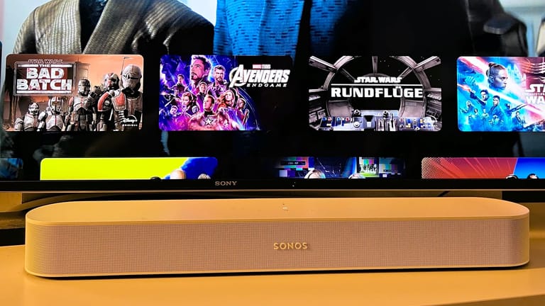 Sonos Beam findet unter den meisten TV-Geräten Platz.