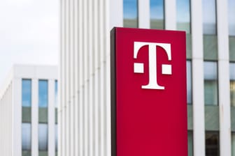 Das Logo der Telekom (Symbolbild): Sogenannte Nulltarif-Optionen verstoßen gegen die EU-Verordnung.