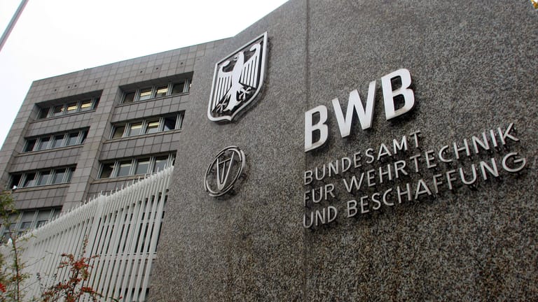 Bundesamt für Wehrtechnik und Beschaffung (BWB) in Koblenz: Die Behörde lässt antiquierte Funkgeräte für Hunderte Millionen Euro nachbauen.