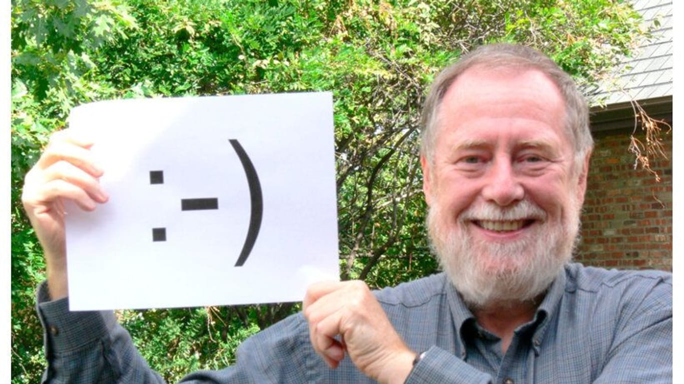 Scott E. Fahlman mit einem Smiley-Symbol: Das Symbol wird versteigert.