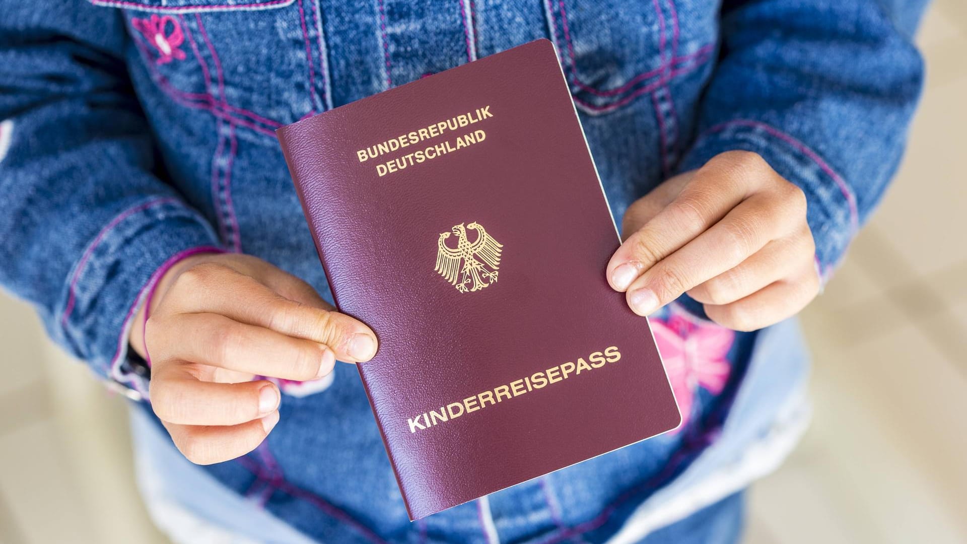 Kinderreisepass: Er kann für Kinder bis zum 12. Lebensjahr ausgestellt werden.