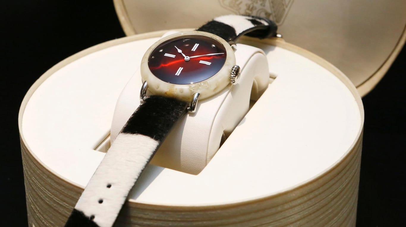Die H. Moser Swiss Mad Watch besteht zu einem Teil aus Käse. Die Uhr ist nur eine der zahlreichen Neuheiten der SIHH 2017 in Genf.