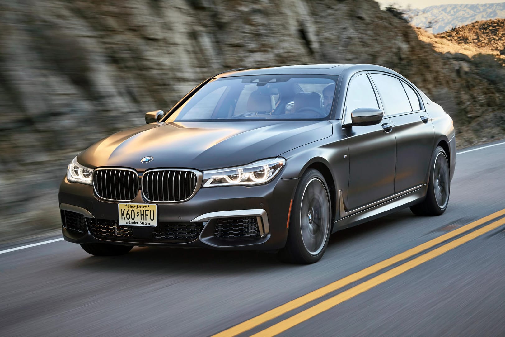 BMW legt wieder eine V12-Variante des 7ers auf. Der BMW M760Li xDrive ist der bislang stärkste Serien-BMW.