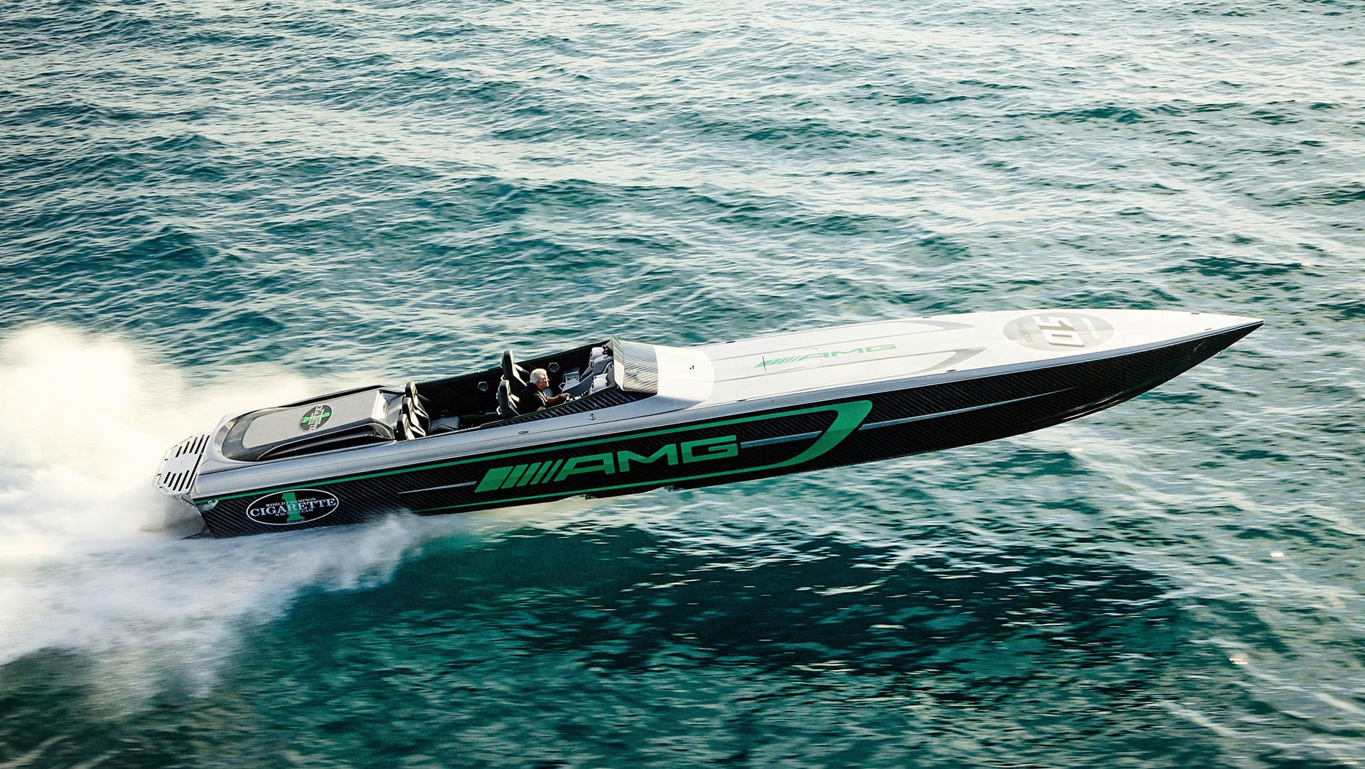 Im Miami präsentierten Mercedes-AMG und Cigarette Racing ihr neuesten Rennboot. Im Miami präsentierten Mercedes-AMG und Cigarette Racing ihr neuesten Rennboot.