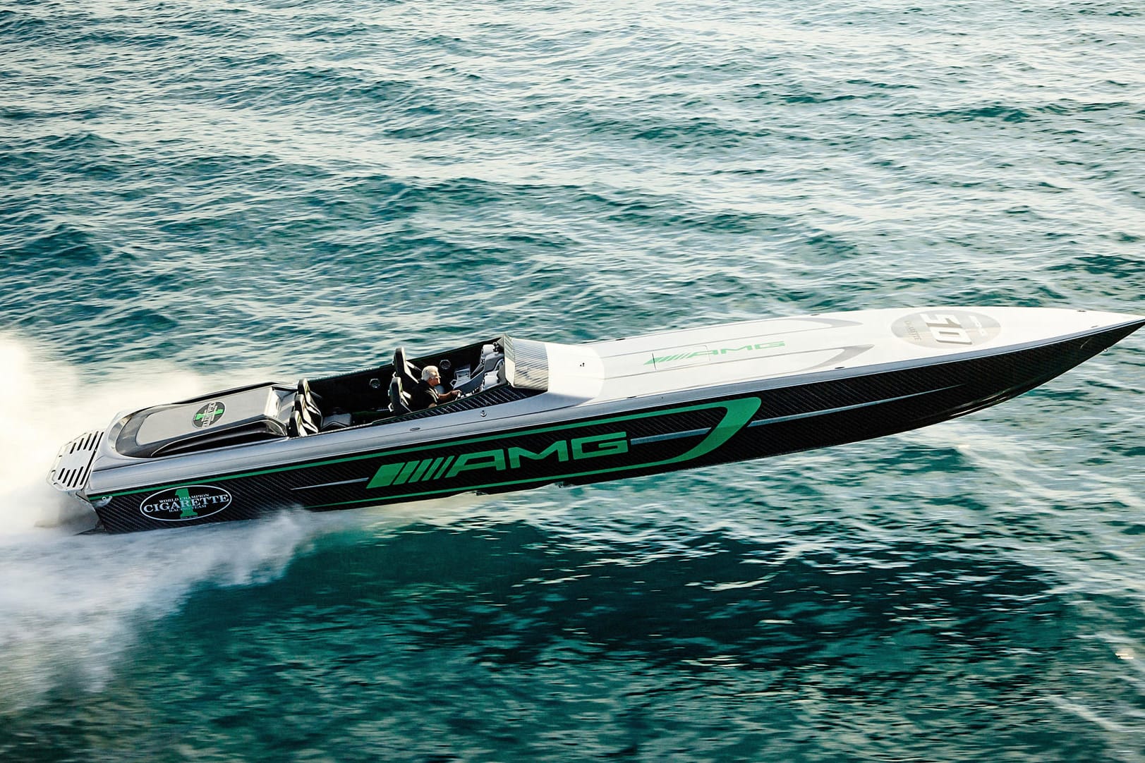 Im Miami präsentierten Mercedes-AMG und Cigarette Racing ihr neuesten Rennboot.