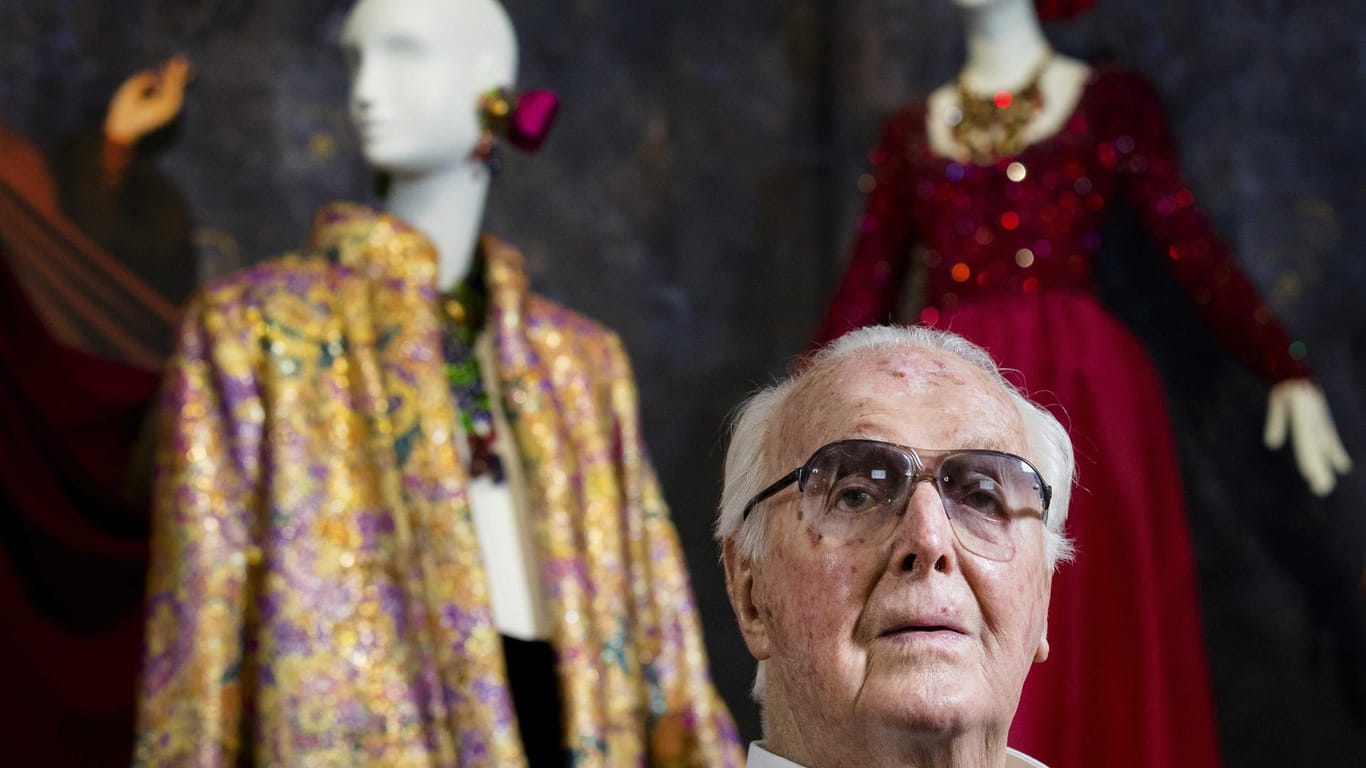 Modeschöpfer Hubert de Givenchy zählt zu den berühmtesten Modedesignern. Die lebende Legende wird am 20. Februar 90 Jahre alt.