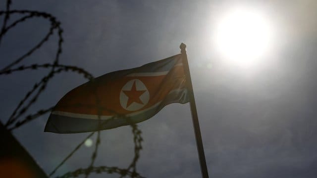 Die nordkoreanische Flagge auf der Botschaft in Kuala Lumpur. Die nordkoreanische Flagge auf der Botschaft in Kuala Lumpur.