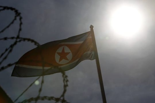 Die nordkoreanische Flagge auf der Botschaft in Kuala Lumpur.