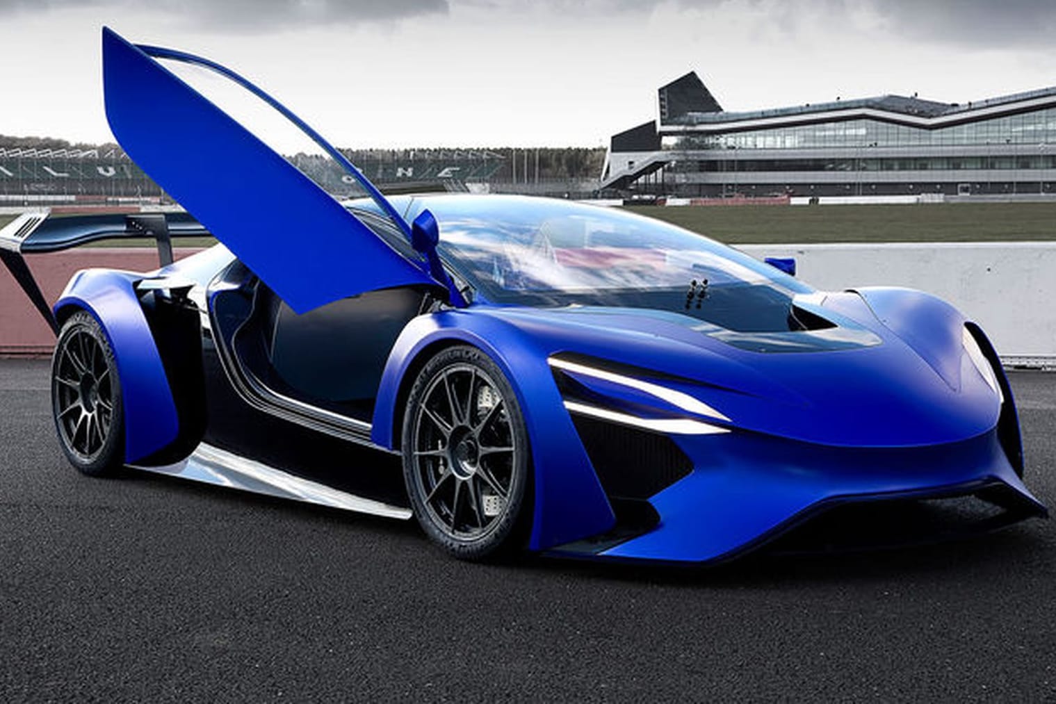 Auf dem Genfer Autosalon sind wieder zahlreiche Supersportwagen dabei. Machen Boliden wie der Techrules TREV leisten über 1000 PS. WANTED.DE zeigt die Highlights.