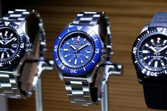 Noch dominieren in Basel klassische Zeitmesser wie etwa die attraktiven Modelle von Breitling. Doch Smartwatches werden für die Branche immer wichtiger.
