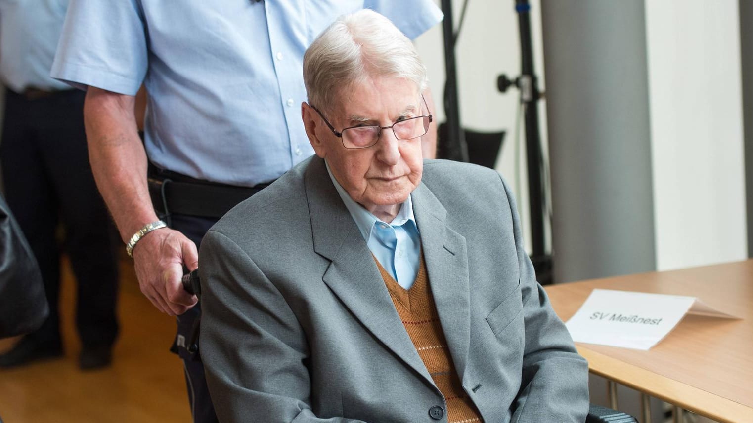 Der Ex-Auschwitz-Wachmann Reinhold Hanning bei dem Prozess im Jahr 2016 Der Ex-Auschwitz-Wachmann Reinhold Hanning bei dem Prozess im Jahr 2016