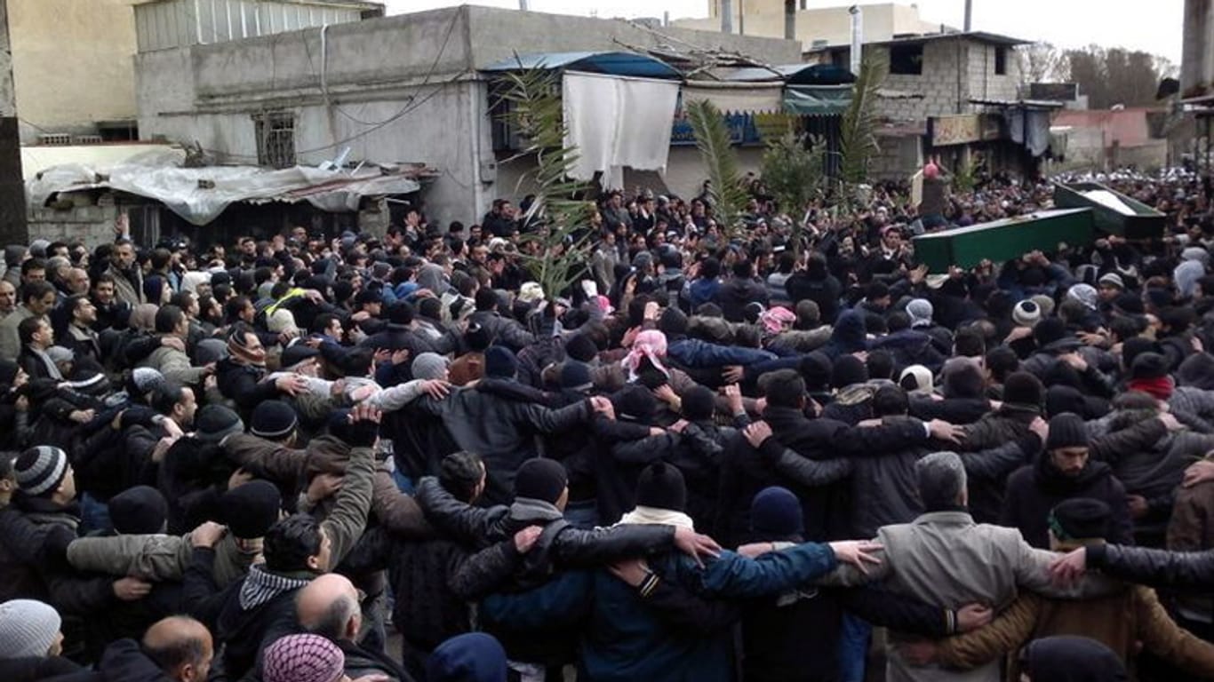 2012 demonstrierten die Einwohner noch friedlich in Mezzeh – nach dem Wiederaufbau ist dort keine Opposition mehr zu erwarten.