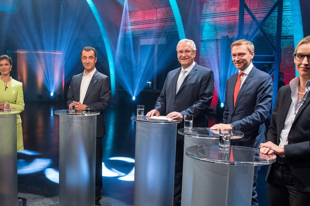 Sahra Wagenknecht (l-r, Linke),Cem Özdemir (Grüne), Joachim Herrmann (CSU), Christian Lindner (FDP) und Alice Weidel (AfD) lieferten sich beim TV-Duell einen teilweise sehr lebhaften Schlagabtausch.