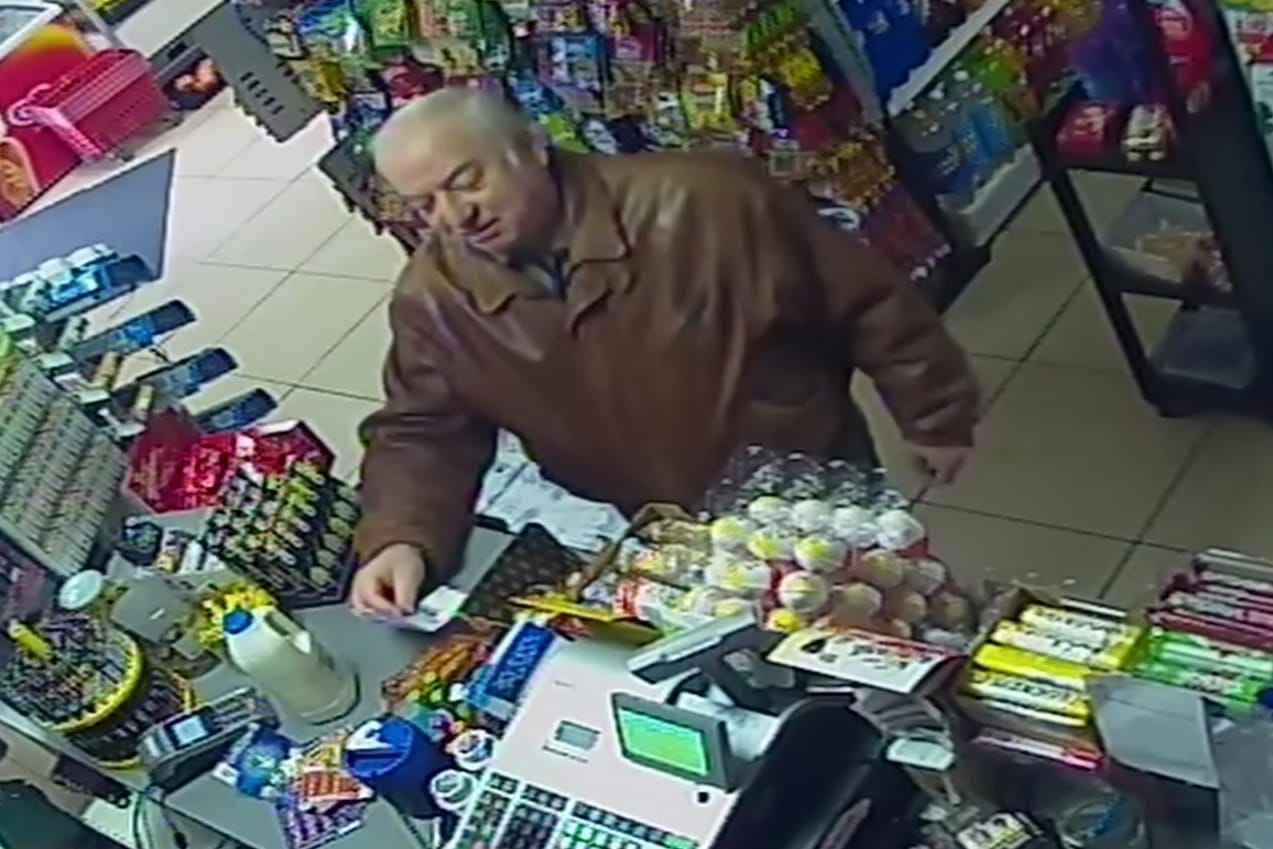 Der vergiftete Sergei Skripal auf einem Ende Februar aufgenommen Bild einer Überwachungskamera: Seiner Nichte wurde nun die Einreise nach Großbritannien verwehrt.