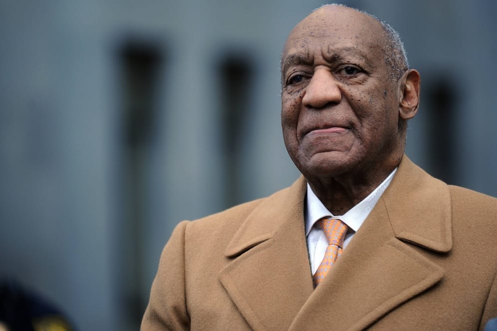 NORRISTOWN PA APRIL 12 Actor stand up comedian Bill Cosby leaving the Montgomery County Courtho