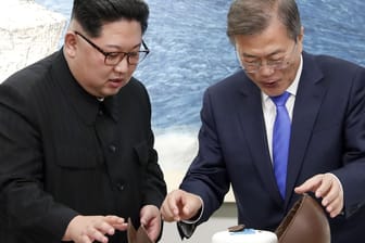 Historischer Korea-Gipfel: Nordkorea gelobt den Weg des Friedens – doch nicht alle trauen den Versprechungen.